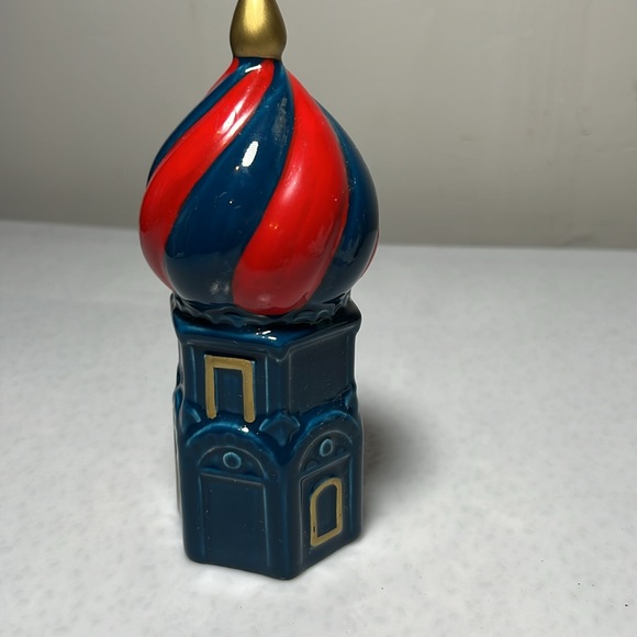 Ceramic and Hand Painted Figurine Gold Trim - Picture 3 of 6